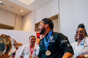Chef Arubiano, Jake Kelkboom, ta gana titulo maximo di 'Caribbean Chef of the Year’ 