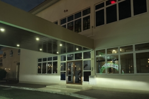 A detene persona cu a causa destruccion na edificio y propiedad di Parlamento  