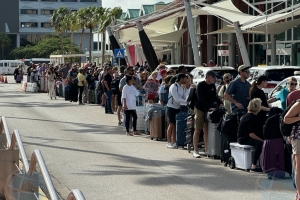 Cicilia: Ta trahando pa mehora fluho di pasahero na aeropuerto pa temporada halto   