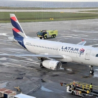 Corsou ta ricibi buelo regular nobo di Latam for di Bogotá y Peru 