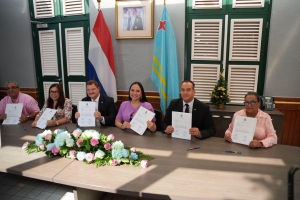  Gobierno y sindicatonan SIMAR, SEPPA y TOPA a firma restructuracion salarial di maestro