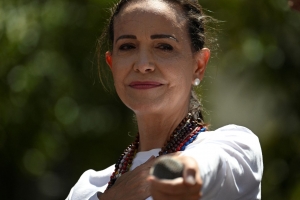 WSJ: Machado a huy for di Venezuela via boto pa Corsou