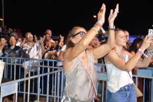 Bista fotografico chikito di algo di e ambiente durante concierto di Juan Luis Guerra 