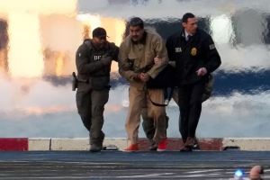 Nicolas Maduro a yega edificio di corte na New York den boei