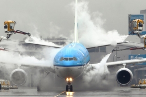 Cinco dia sigui cu problema cu trafico di buelo riba tur ruta pa islanan Caribe