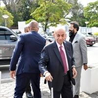 Fayecimento di Hushang Ansary tin consecuencia pa proceso legal cu ta andando