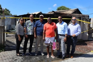 Famia di cinco a perde tur cos den candela di cas na San Nicolas  
