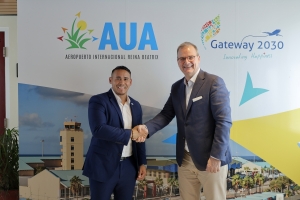 CEO nobo di aeropuerto a yega Aruba y reuni cu minister