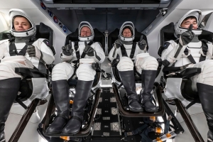 Tripulacion di International Space Station ISS cu astronauta malo a yega planeta tera bek