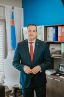 Minister  duna mas di 200 permiso pa negoshi nobo den di cuater kwartaal di 2025 