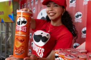 Pringles ta e snack oficial di carnaval di Aruba: E marca iconico ta lansa e campaña di “pringles carnival moments”