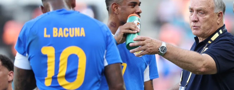  Dick Advocaat ta bolbe Glasgow pa wega di preparacion cu Curaçao pa Mundial 2026 