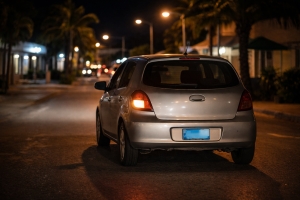 Core sin luz di auto anochi, ta costa bo caro na multa!