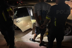 Polis a detene varios chauffeur burachi durante control 