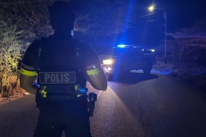  Polis a detene hende cu bultonan di droga cu a caba drenta Aruba