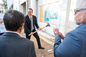 Minister Wever: Studentenflat den Oranjestad lo tin lugar pa 25 studiante  