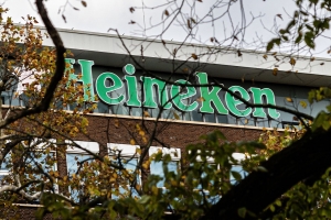 Na Hulanda, compania di cerbez Heineken ta anuncia retiro masal 