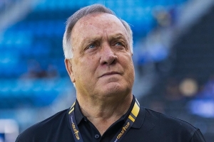 Entrenador di seleccion Corsou Dick Advocaat a retira per direct