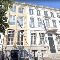 Gabinete Pisas di Corsou a prohibi director di Cas di Corsou entrada