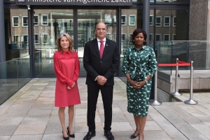 Minister Schwengle a atende su prome reunion di Conseho di Minister di Reino  