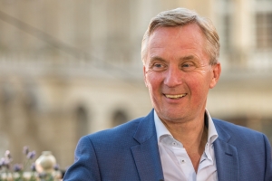 Secretario di estado nobo Van der Burg lo bishita Aruba na april