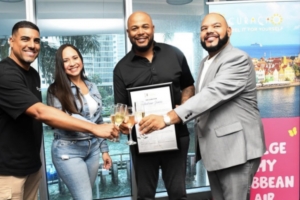 Gobierno di Corsou a nombra Andruw Jones Curaçao Sports Tourism Ambassador na Miami
