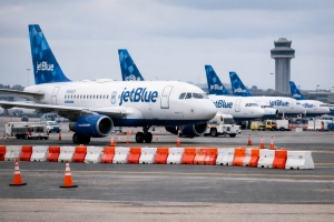  Autoridadnan na Merca a laga tur avion di JetBlue keda na tera brevemente