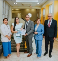 Universidad di Aruba a entrega plan strategico na minister 