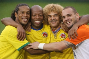 Ronaldinho ta bin Corsou pa Legends Football Tournament 2026 