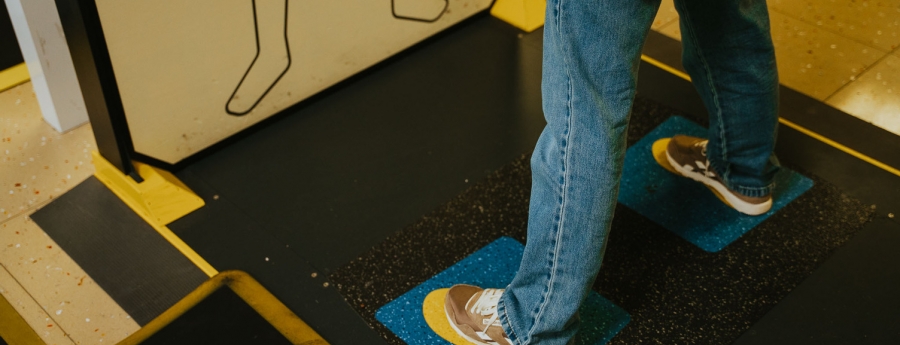 AAA: No mester kita sapato mas na aeropuerto ora di screen pa biaha!  