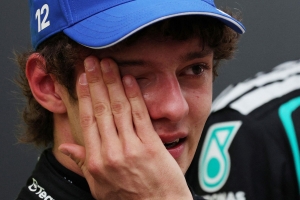 Antonelli emocional despues di su prome victoria di careda di Dormula 1: ‘Italia bek na top!’