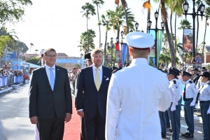 Bista fotografico di ceremonia protocolario Himno & Bandera