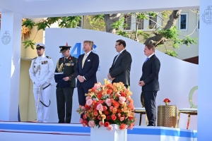 Bista fotografico di ceremonia protocolario Himno & Bandera