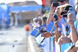 Bista fotografico di ceremonia protocolario Himno & Bandera