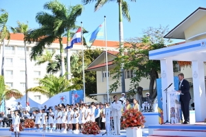 Bista fotografico di ceremonia protocolario Himno & Bandera
