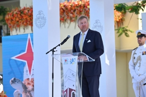 Bista fotografico di ceremonia protocolario Himno & Bandera