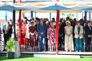 Bista fotografico di ceremonia protocolario Himno & Bandera