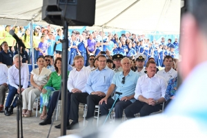 Rey Willem-Alexander a haci groundbreaking na Piscina Olimpico na Savaneta