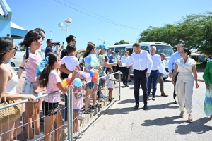 Rey Willem-Alexander a haci groundbreaking na Piscina Olimpico na Savaneta