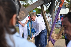 Rey Willem-Alexander a planta un Pal’i Sia Cora na honor di naturalesa y medio ambiente