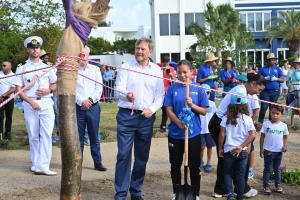 Rey Willem-Alexander a planta un Pal’i Sia Cora na honor di naturalesa y medio ambiente
