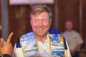 Na Corsou, Rey Willem-Alexander a ricibi sjaal “Blue Wave” pa apoya Corsou