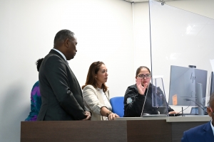 Minister di Husticia di Sint Maarten kier usa modelo di Aruba pa reforza control  