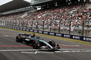 FIA ta ahusta regla di Formula 1 na Japon, Verstappen ta confronta periodista  