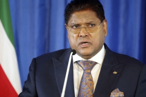 Ex-presidente di Surnam Chan Santokhi (67) a fayece