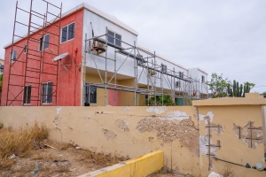 Gobierno ta move na De Vuyst: mehoracion ta visibel, pero bario kier mas accion