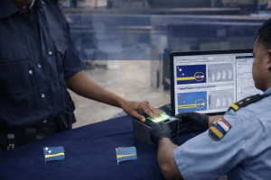  Hulanda ta elimina stempel di paspoort, Corsou y Aruba ta keda cu propio sistema digital di frontera