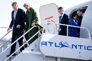 Pareha real a yega Merca, awe ta prome dia di bishita di trabou