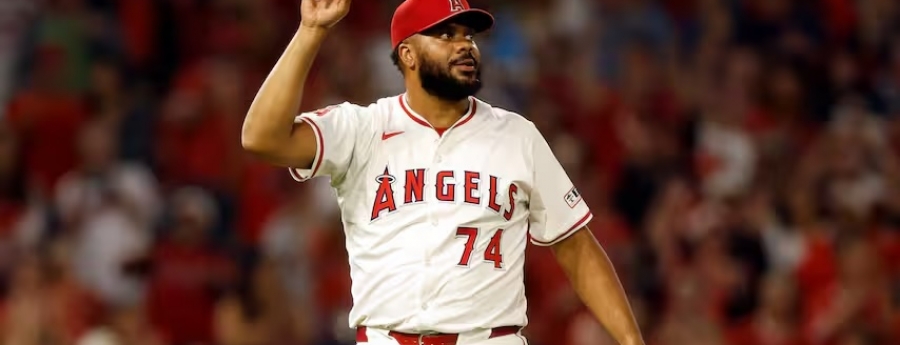 Kenley Jansen, pelotero di Corsou,a subi pa top 3 di saves den historia di MLB