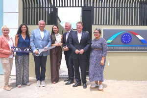 Van der Burg: Un ministerio dedica pa Reino y Union Europeo ta yuda Aruba avansa 